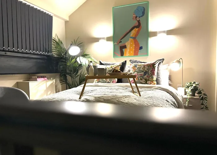 Perfect Party Apartments For Nye, Complimentary Bubbles & Late Checkout