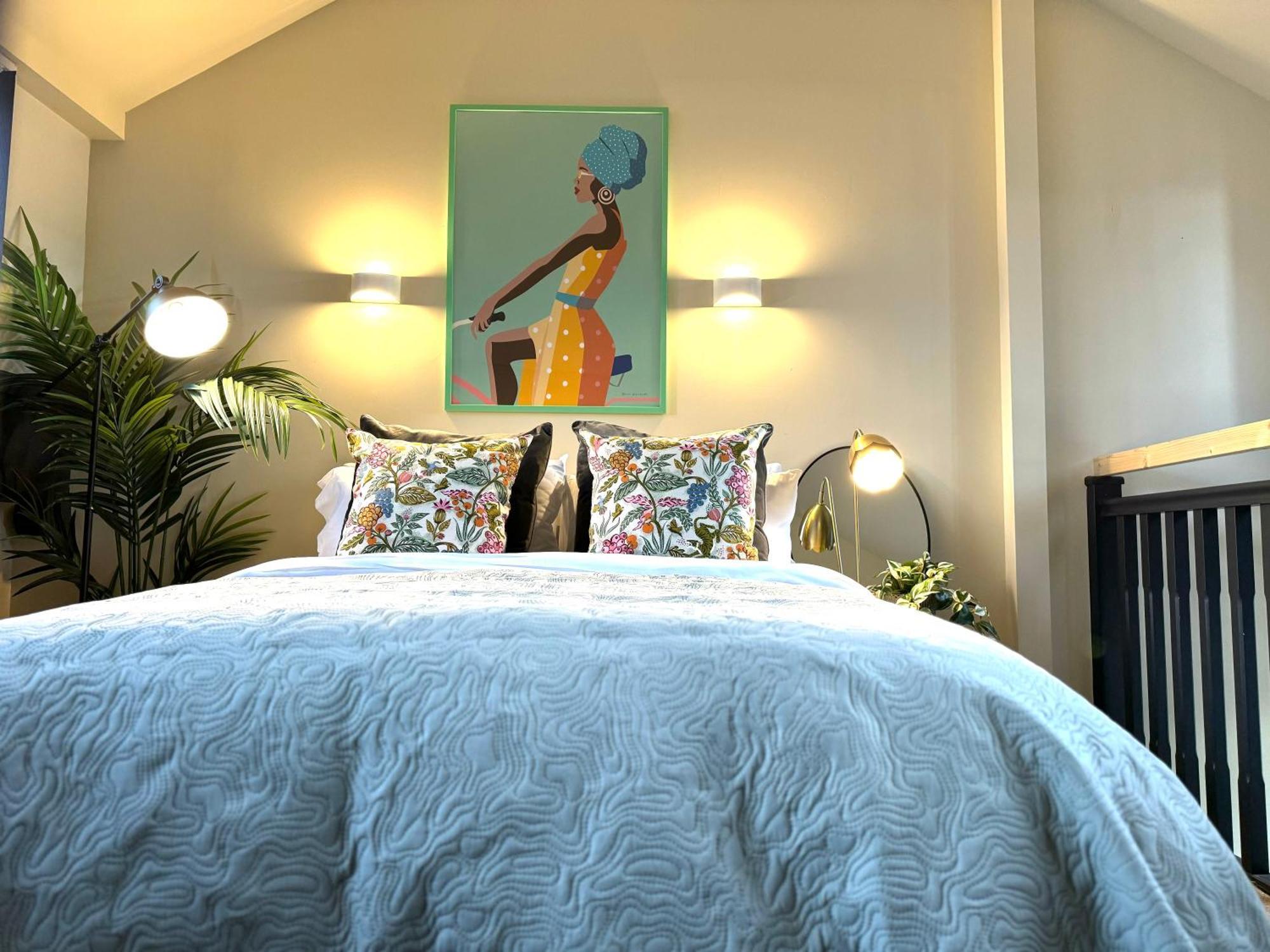 Perfect Party For Nye, Complimentary Bubbles & Late Checkout Aparthotel