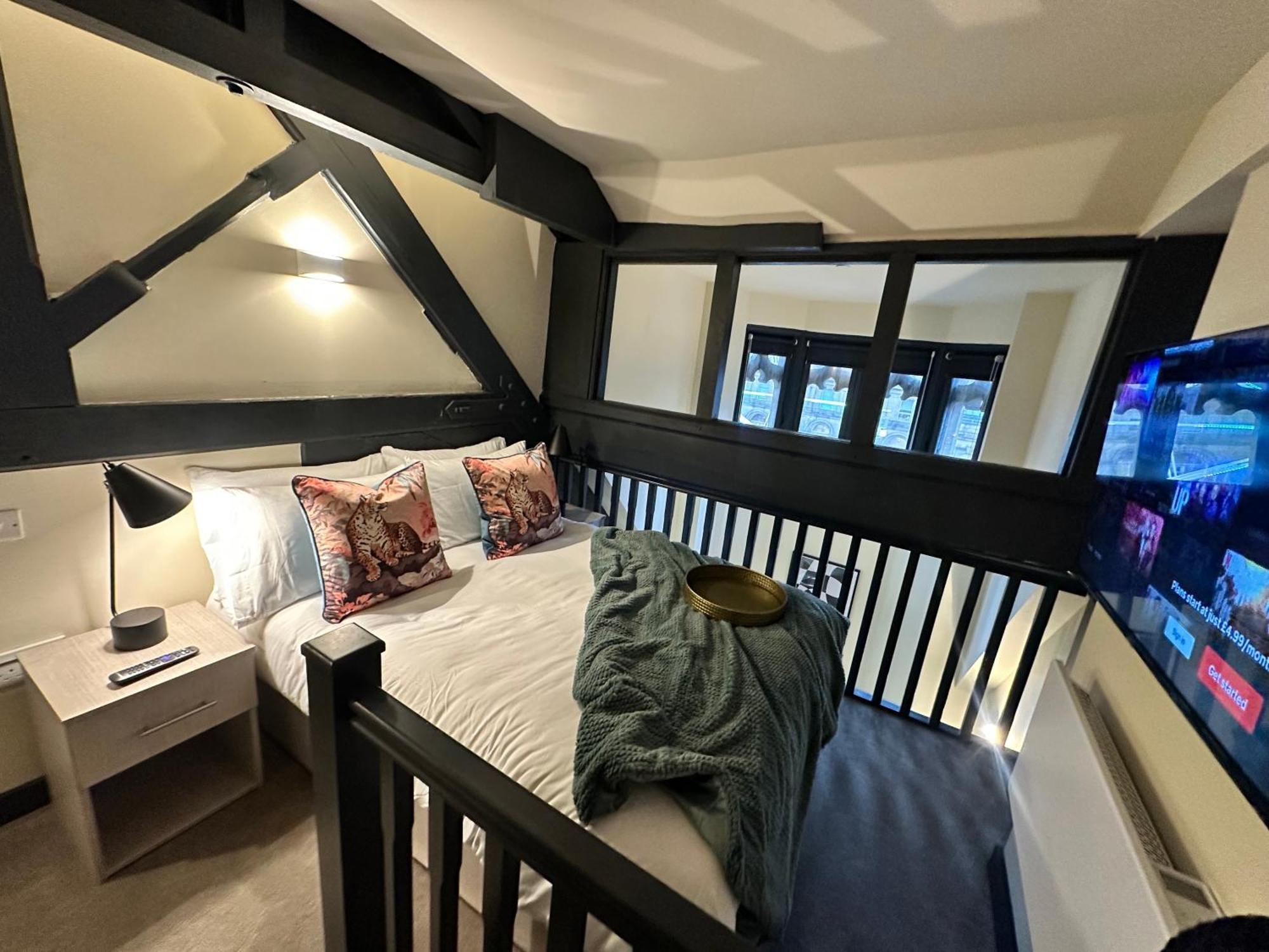 Aparthotel Perfect Party For Nye, Complimentary Bubbles & Late Checkout